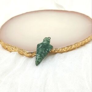 Small arrowhead shaped green & white color semi-precious stone pendant